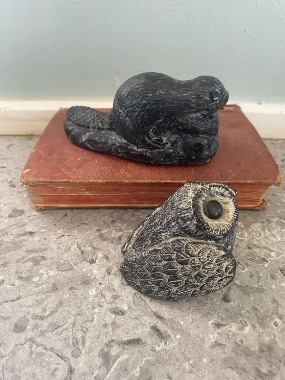 Wolf originals Stone-Look Owl & Beaver Decorative Figurines in Dark Gray - Picture 3 of 13